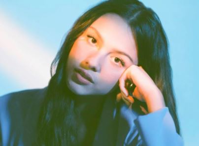 olivia-blue