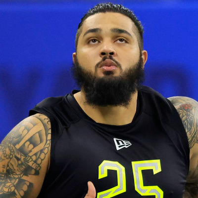 Offensive lineman for the Philadelphia Eagles- Age, Height, Net Worth, Girlfriend. Kinnard was born on December 29, 1999, in Youngstown, Ohio, and raised in Knoxville, Tennessee, before moving to Kingsport, Tennessee, to attend Dobyns-Bennett High School.