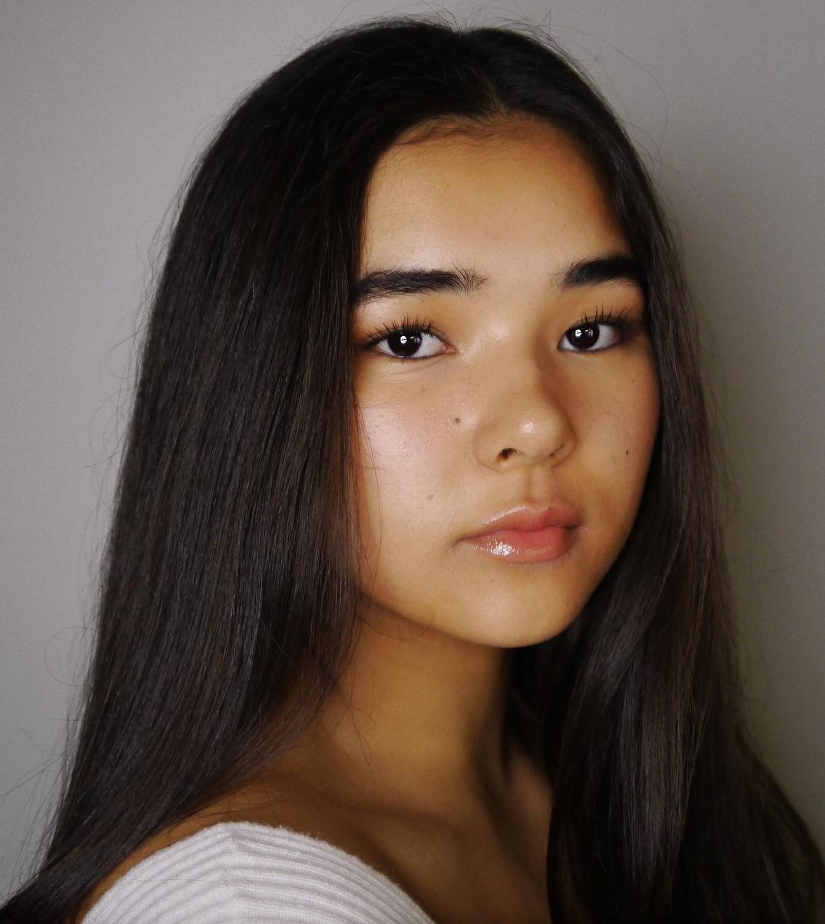 ­Hana Effron (Musician) Wiki, Biography, Age, Boyfriend, Family, Facts, and Many More