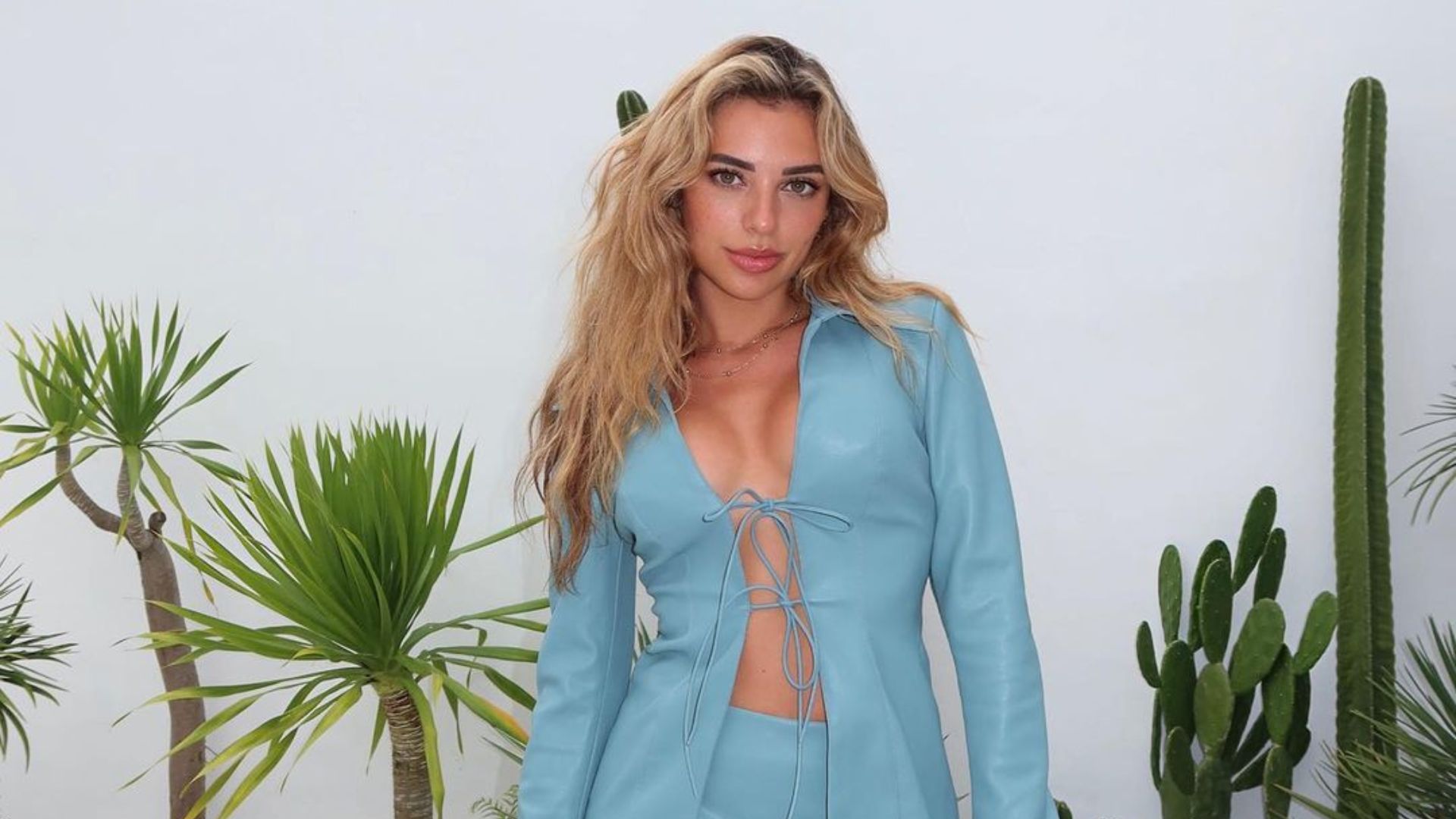 How did Georgia Hassarati become famous? Her Age, Height, Husband