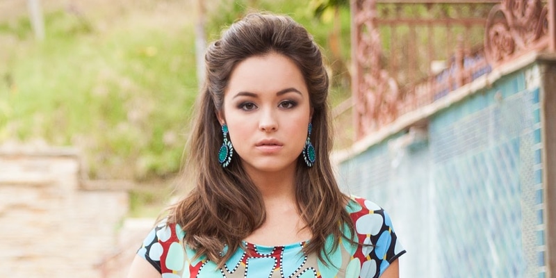 Who's Hayley Orrantia from "The Goldbergs"? Wiki: X Factor, Net Worth