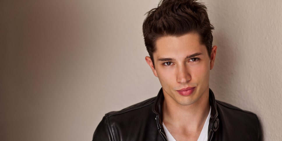 Joe Dinicol's Wiki Bio, height, ethnicity, net worth. Is he gay?    