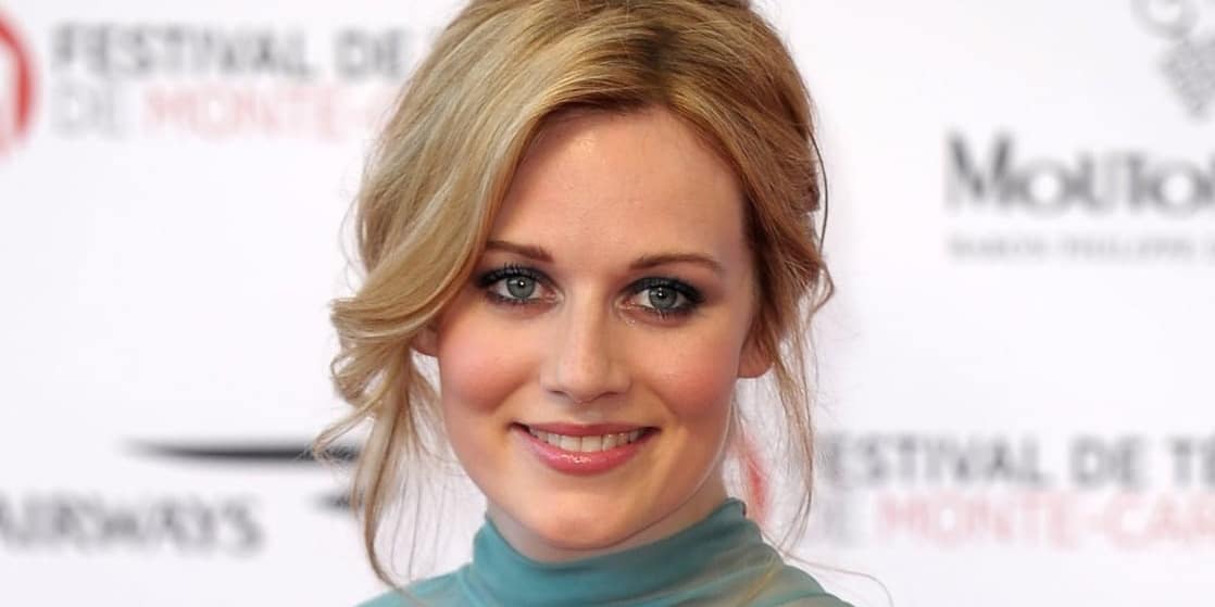 Cara Theobold (Absentia) Wiki Bio, age, height, net worth. Is she gay?