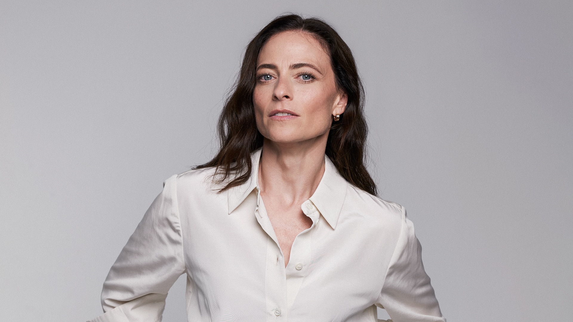 The Life and Career of Lara Pulver: Age, Divorce, Height