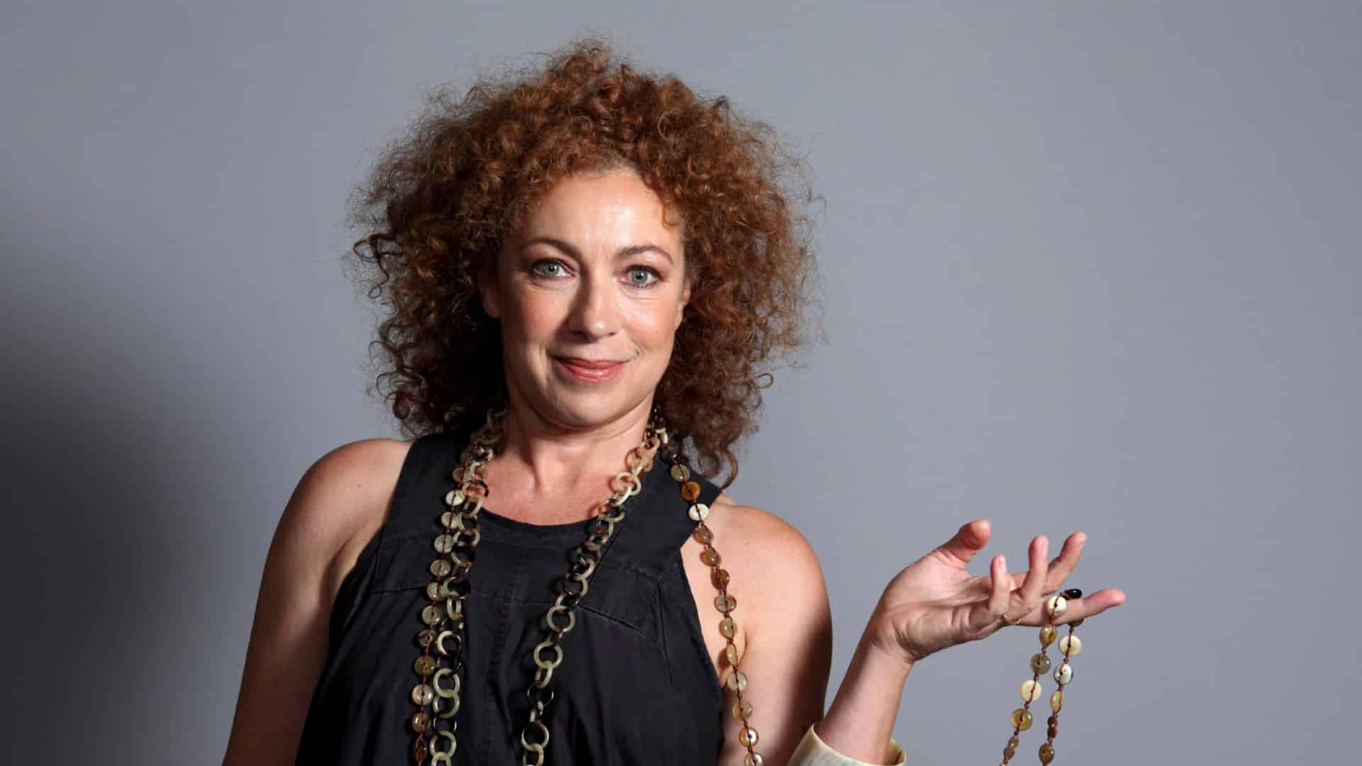 What is Alex Kingston famous for? Her Age, Spouse, Height, Career