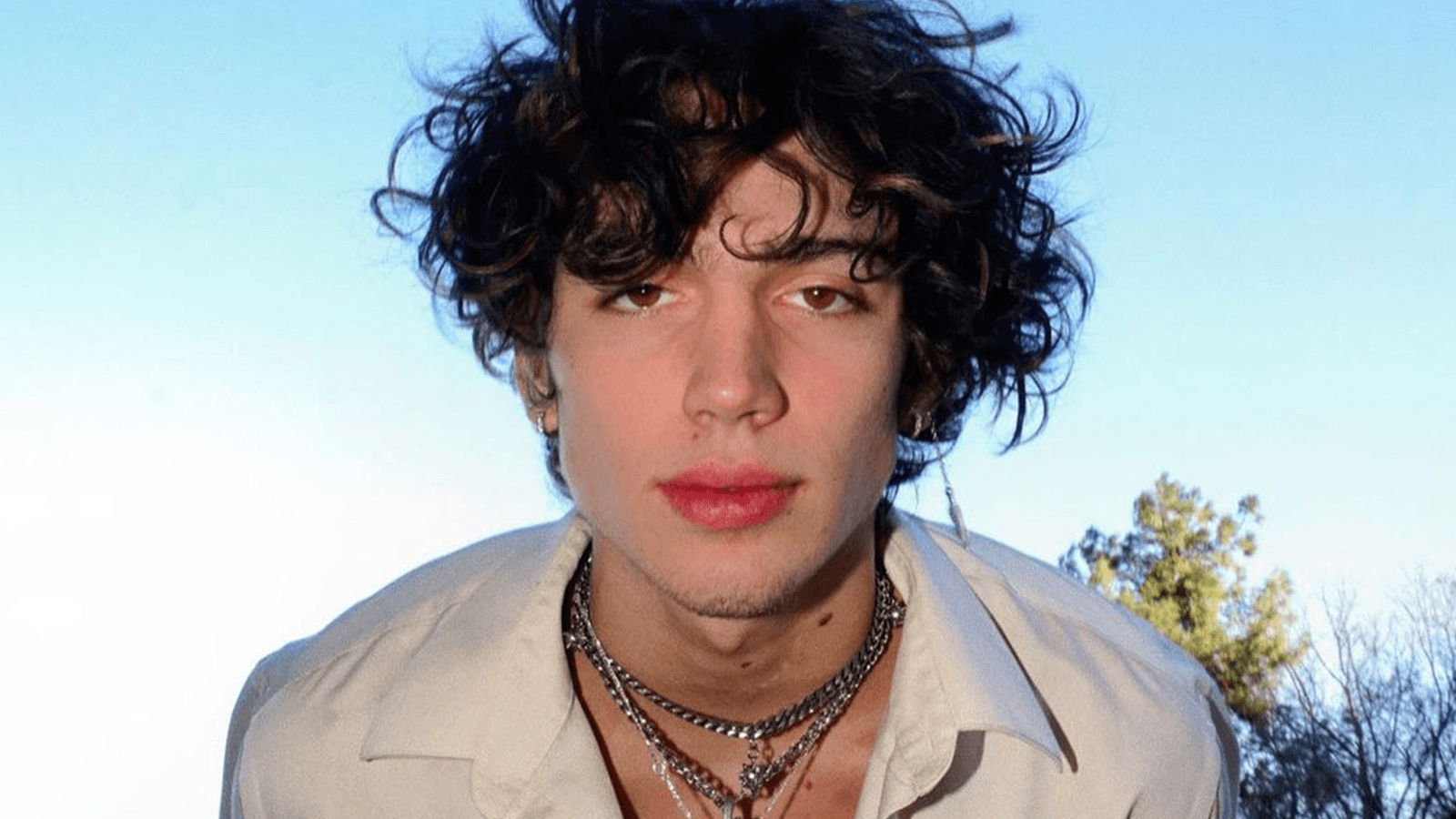 How did Vinnie Hacker become so famous? His Age, Height, Girlfriend