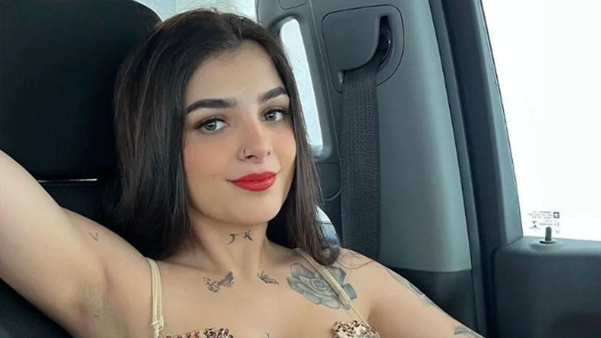 Karely Ruiz: A Mexican Beauty with Curvy and Impressive Looks