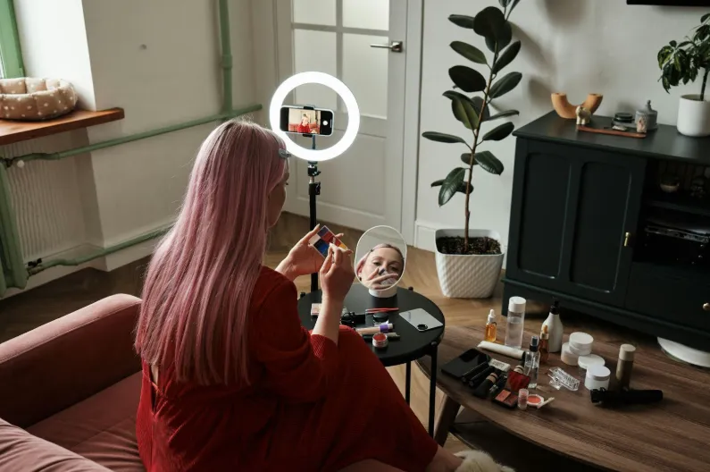 How Beauty Pros Maintain a Social Media-Ready Look (Without a Glam Squad)