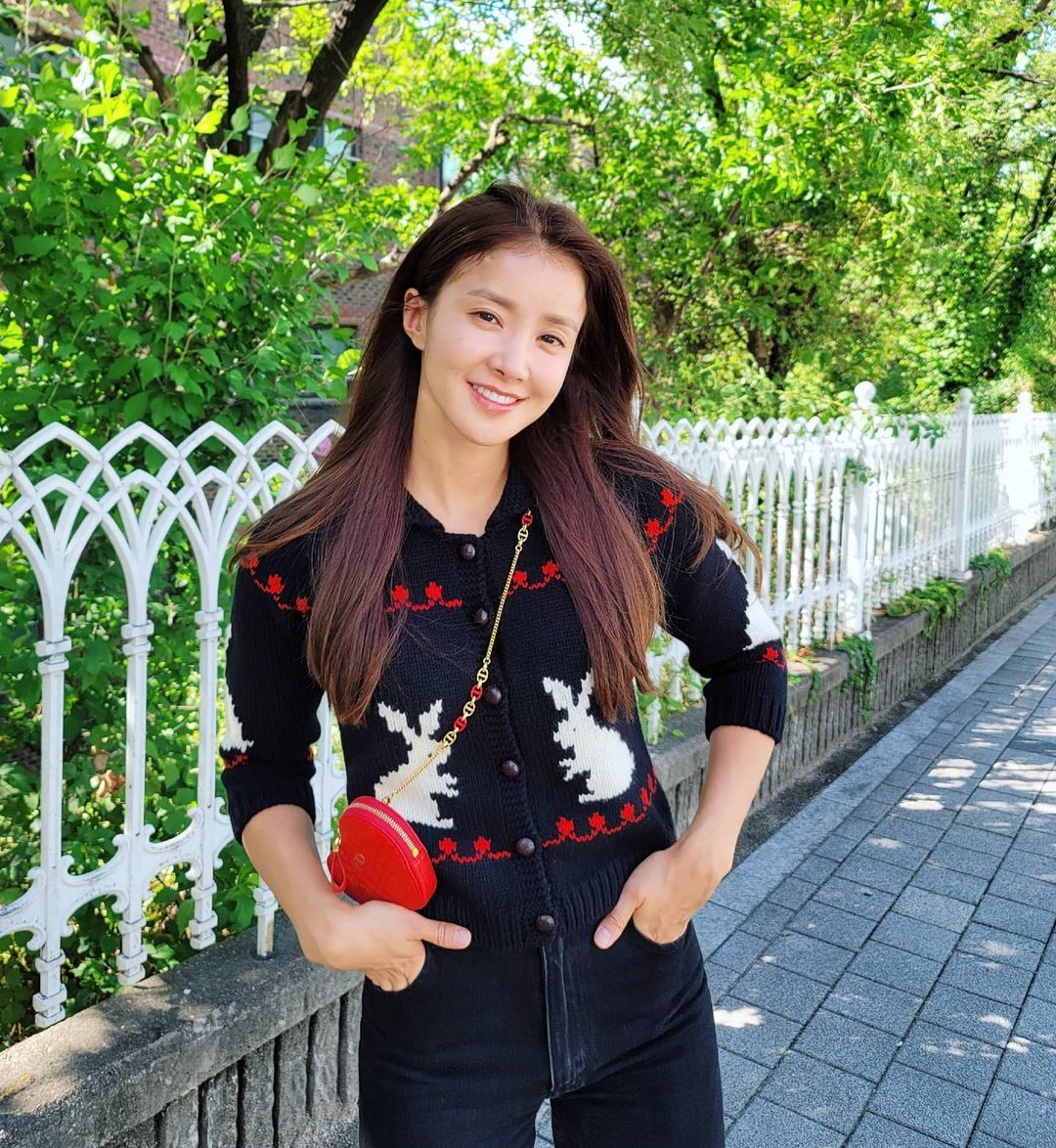 Lee Si-Yeon (Actress) Wiki, Biography, Age, Boyfriend, Family, Facts and More