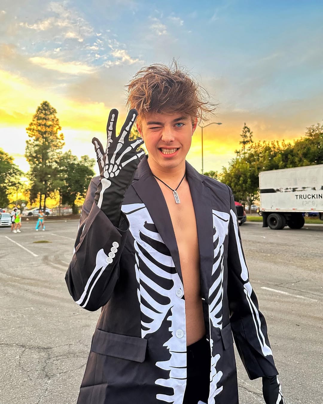 Who is Jeremy Hutchins ? (Tiktok star) Wiki, Biography, Age, Girlfriend, Family, Facts and More