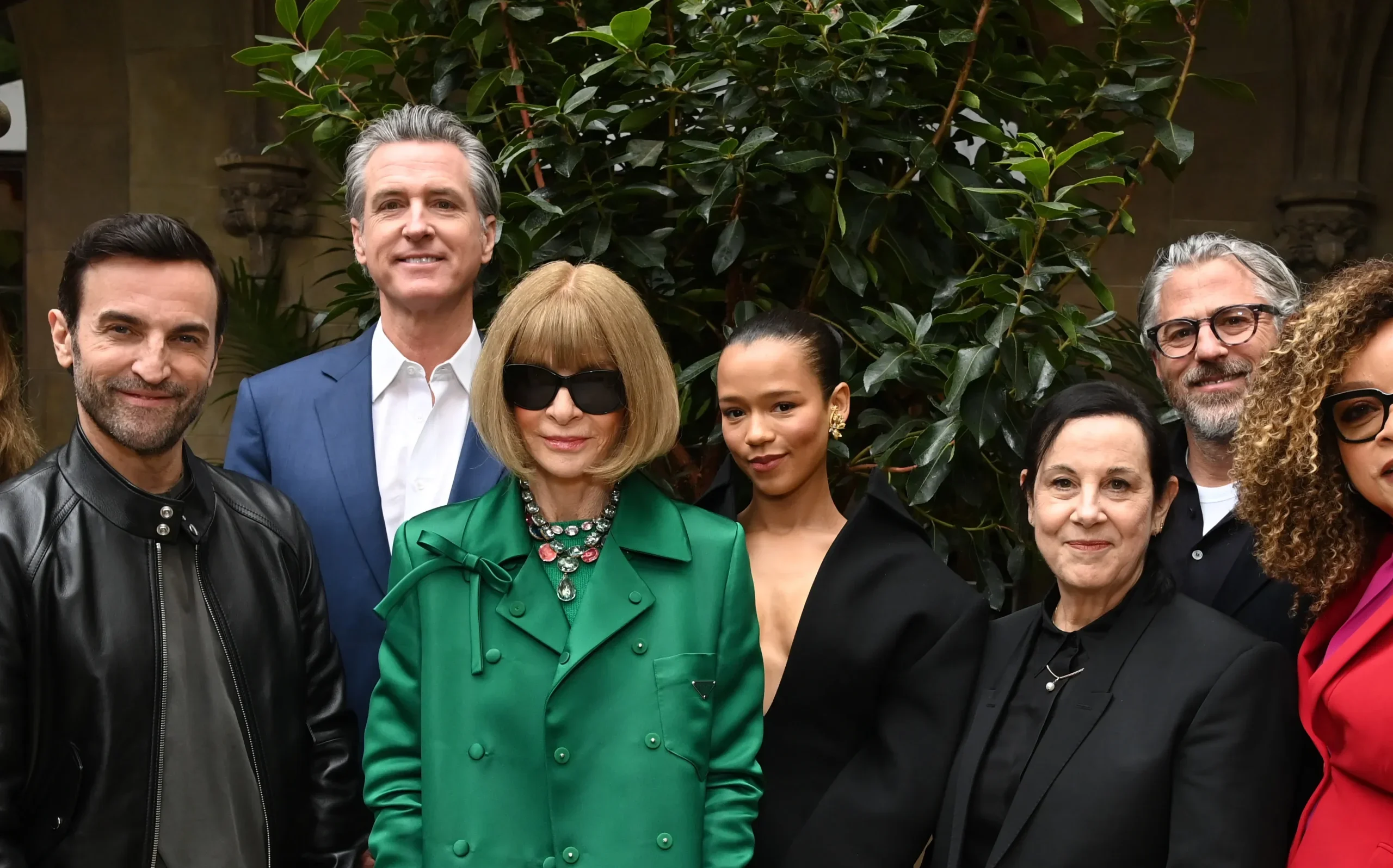 Anna Wintour and Gavin Newsom pose with Hollywood stars at Vogue World 2025 red carpet event.
