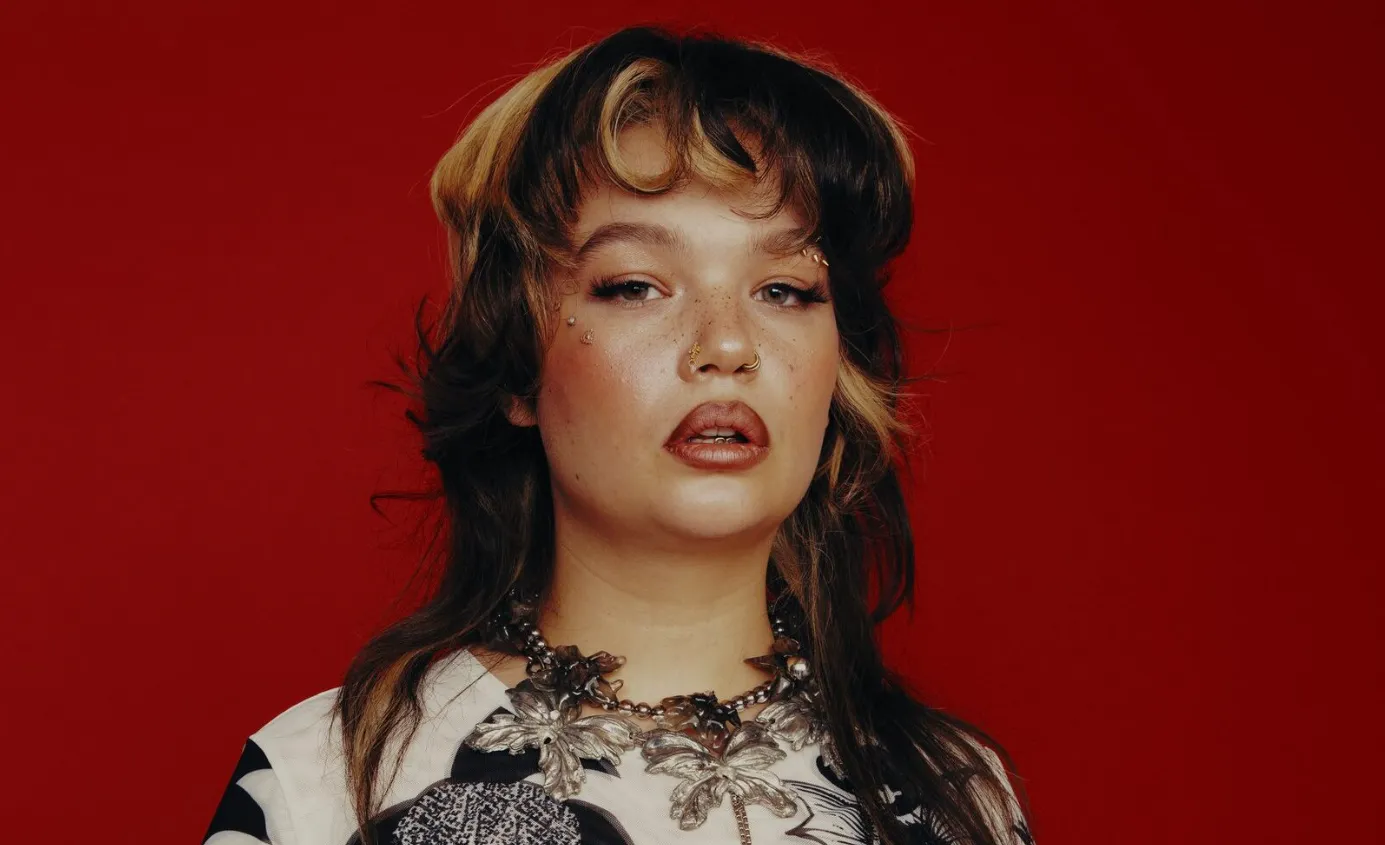 The Truth Behind the Youth of Lola Young – Age, Rise & the Buzz Around “Messy”