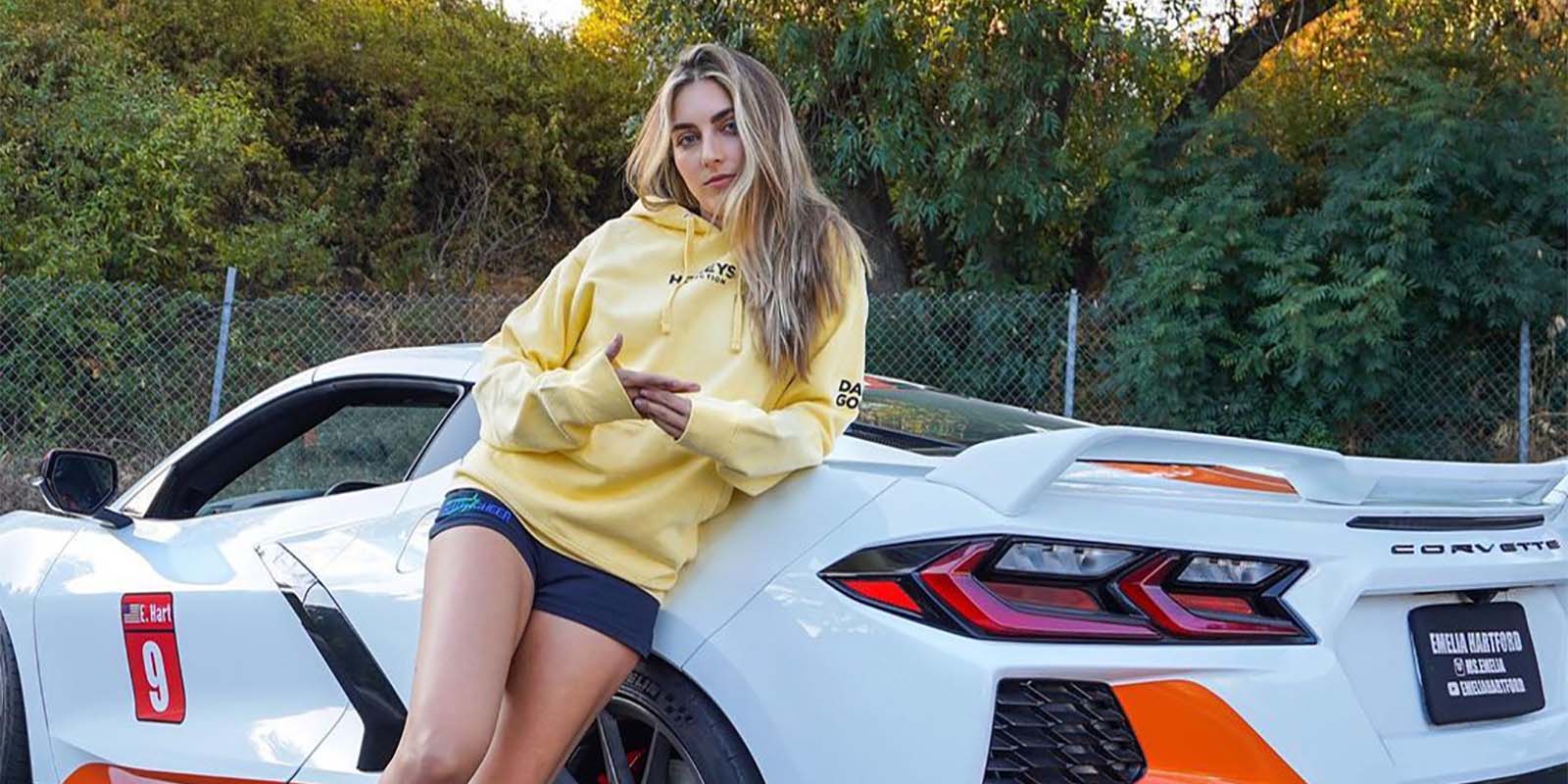 All About YouTuber Emelia Hartford: Net Worth, Parents, Age