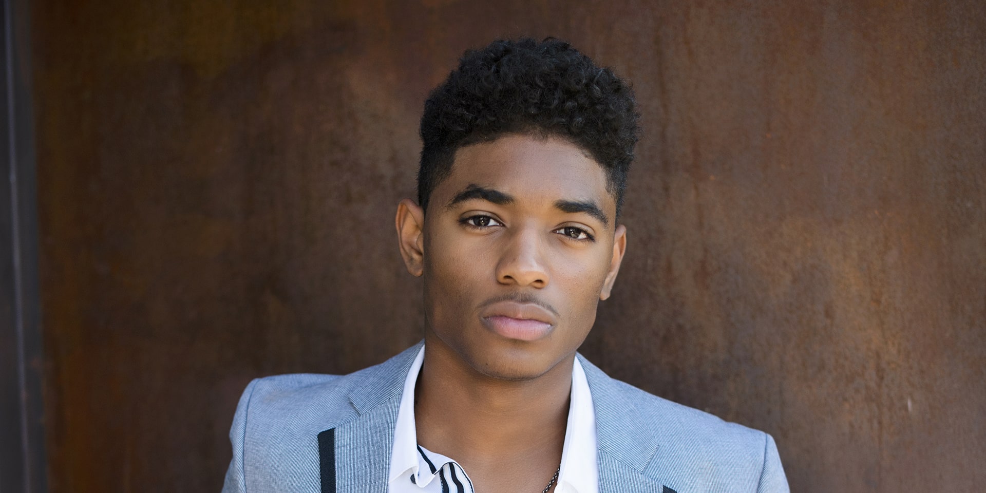 Age, Height, Net Worth, Girlfriend, Family
