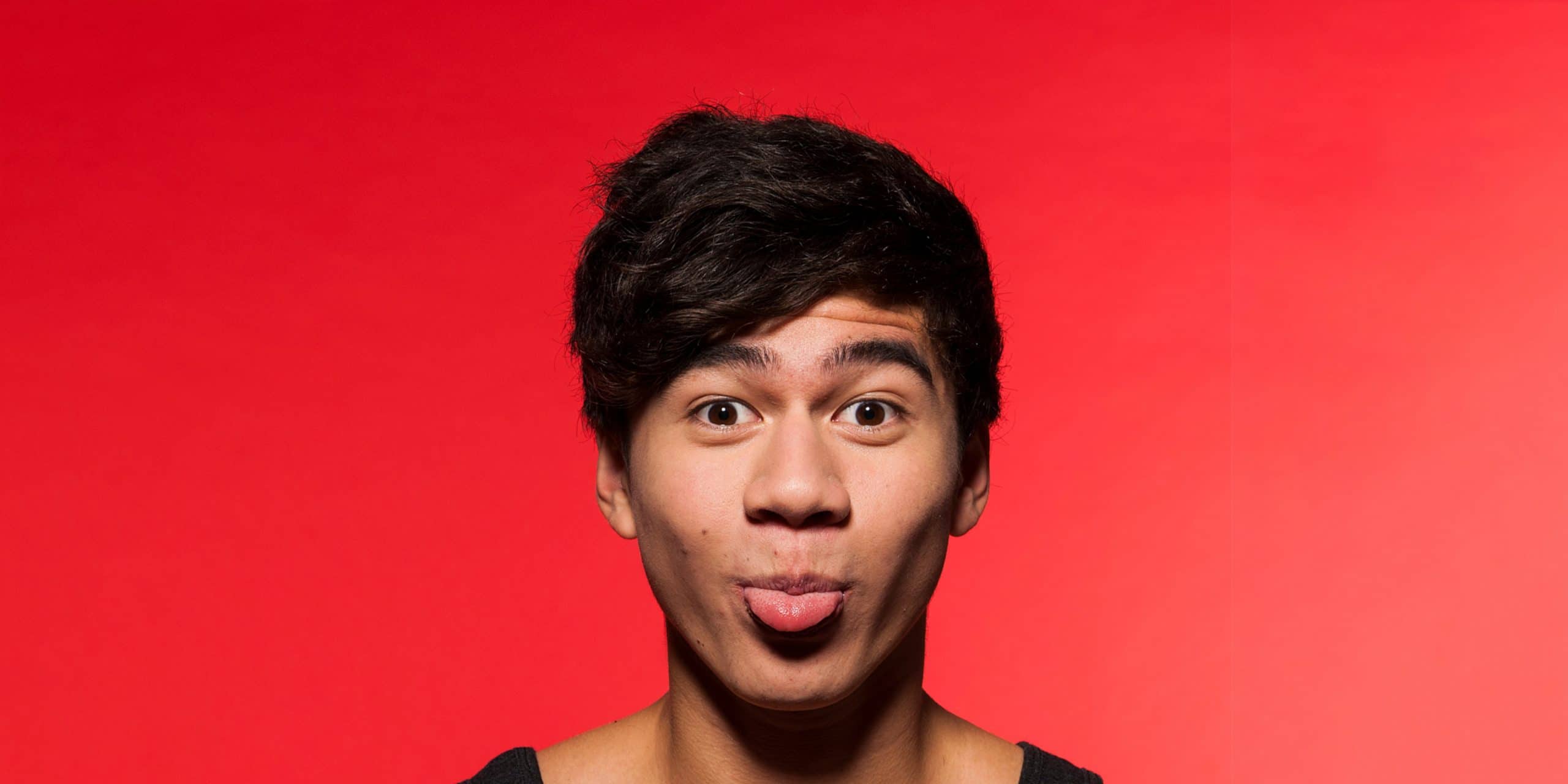 Who is Calum Hood? Age, Tattoo, Girlfriend, Net Worth, Biography