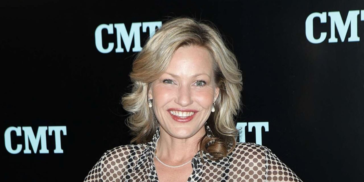 What happened to Joey Lauren Adams? Net Worth, Relationships