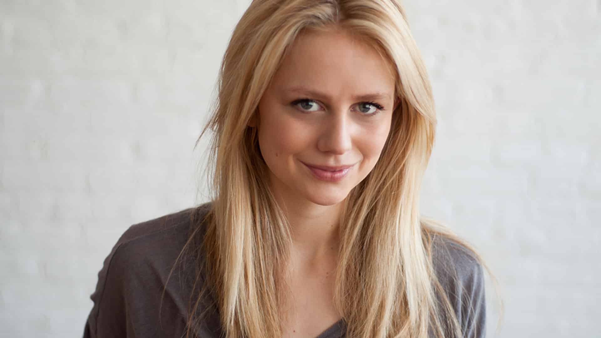 Justine Lupe (aka Willa in “Succession”) Height, Boyfriend, Wealth