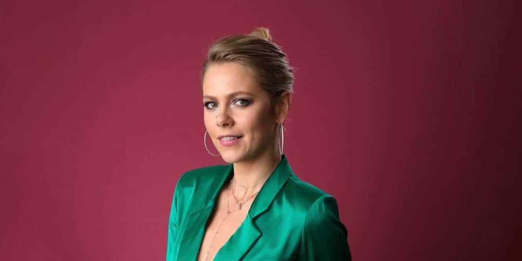 Height, Family, Net Worth, Dating, Biography