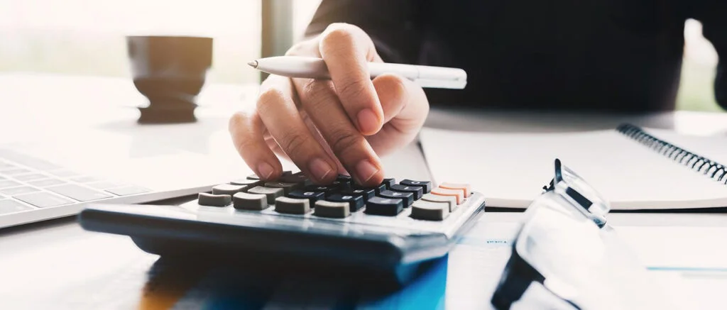 Person using a calculator to estimate a Chapter 13 bankruptcy payment plan