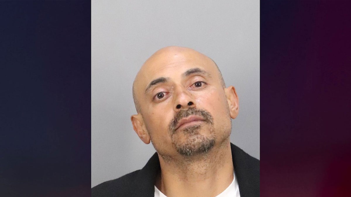 Burglary suspect allegedly hid from cops by locking himself in bathroom of home he was robbing