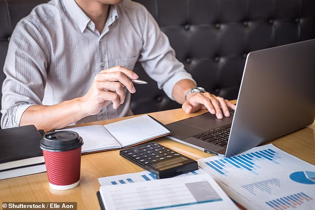 MTD: The move to 'Making Tax Digital is expected to affect approximately 864,000 people in its first wave, with another 1,077,000 to follow from April 2027, with further expansion in 2028